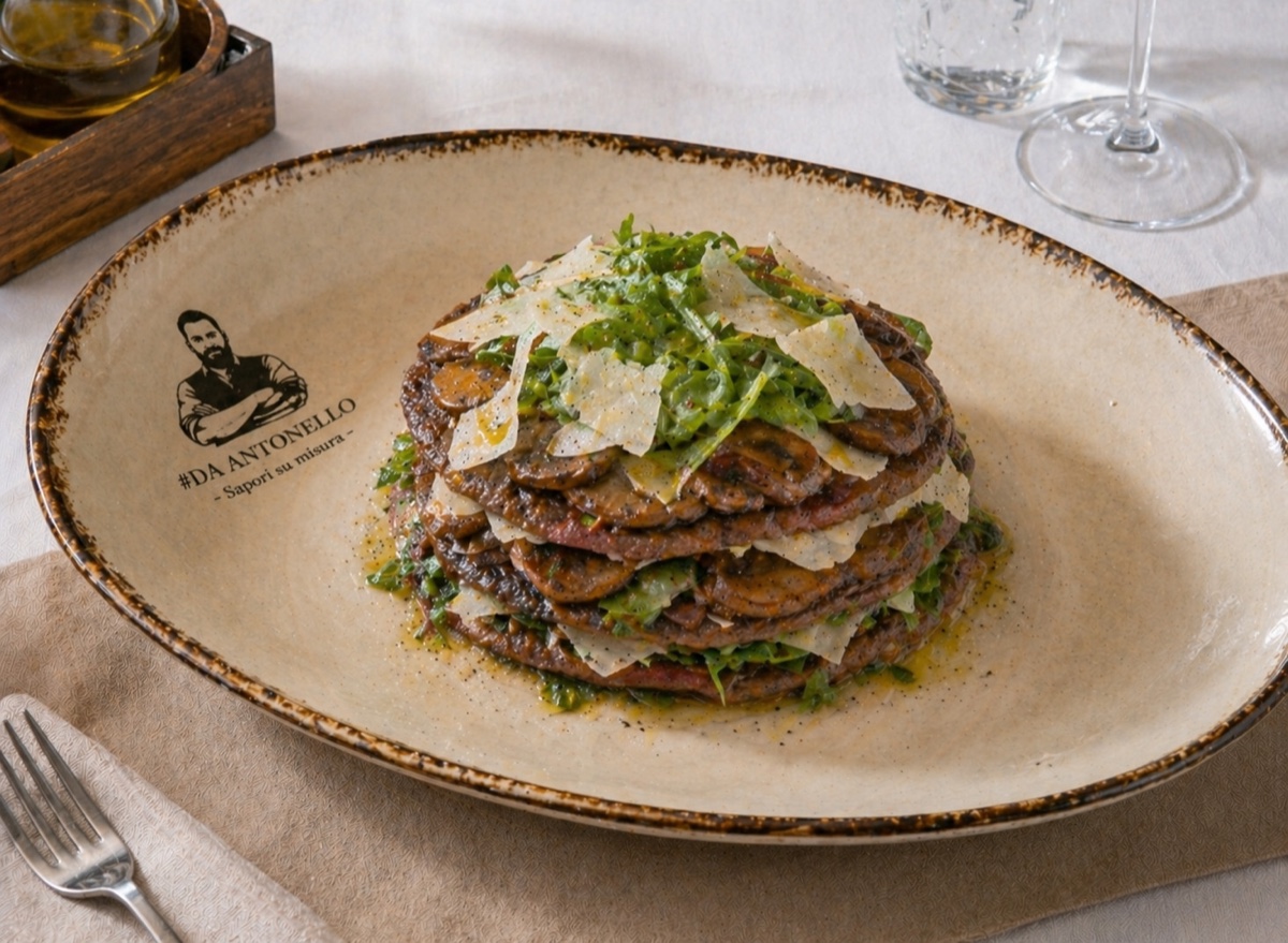 Millefoglie di manzo con porcini, rucola e grana, specialità di terra Da Antonello a Foggia